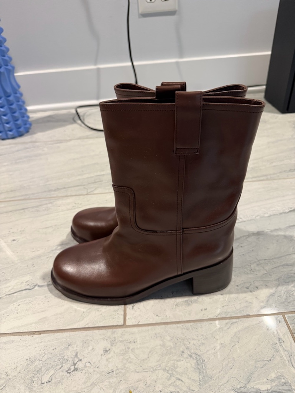 Classic Brown Leather Mid-Calf Boots - Picture 4 of 8